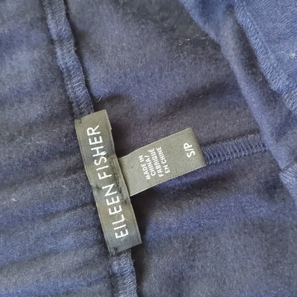 GORGEOUS Eileen Fisher Navy Blue Light Wool Wide Leg Cropped Pants, Size S - Picture 3 of 8